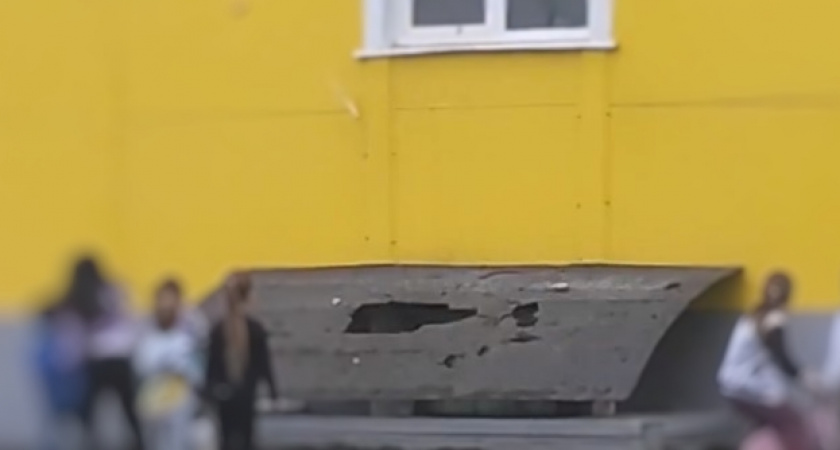 Пензенцы сняли на видео, как маленькие дети разбивали окна дома в Заре