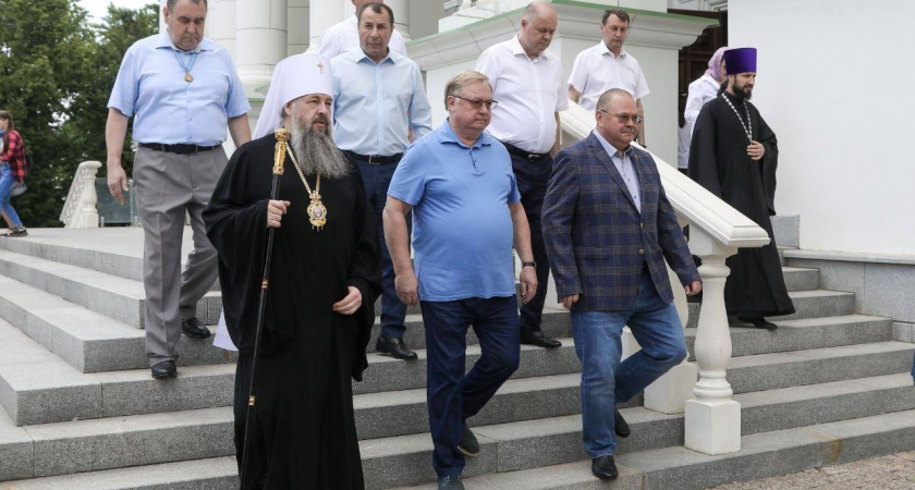 На открытие церкви-усыпальницы на Соборной площади в Пензе приехал экс-премьер министр