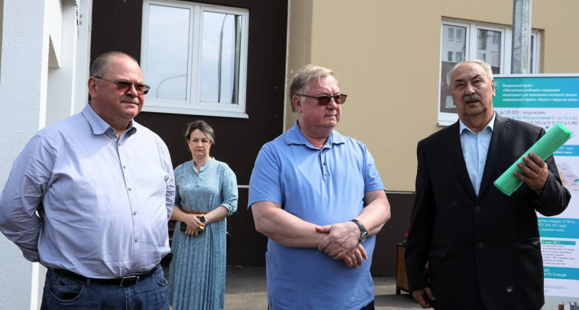 Мельниченко и Степашин побывали в жилом комплексе, куда переселили 769 человек 