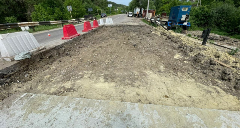 В Неверкинском районе ремонтируют мост через реку Илим