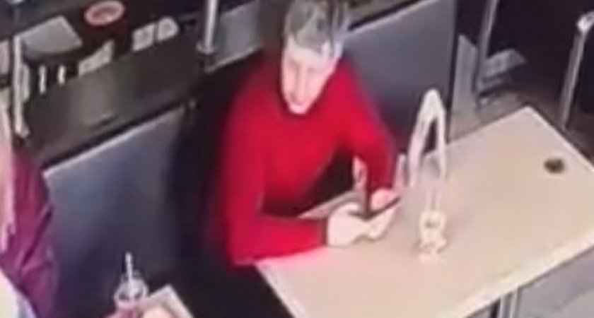 В Пензе полиция разыскивает мужчину, который украл женские вещи из кафе