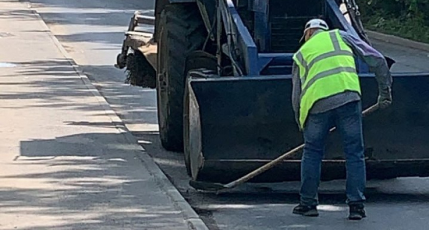 В Пензе ежедневно проводят работы по очистке тротуаров