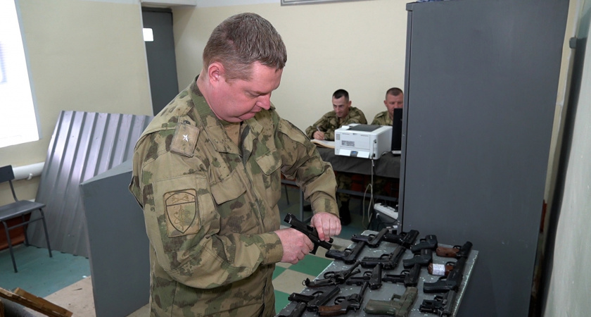 В воинской части пензенской Росгвардии  уничтожают оружие изъятое у преступников