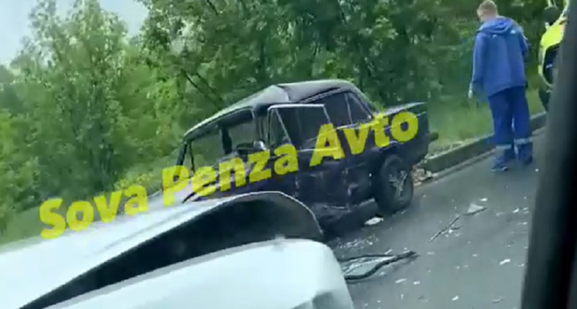 В Пензе к месту ДТП на Аустрина приехала реанимация и полиция 