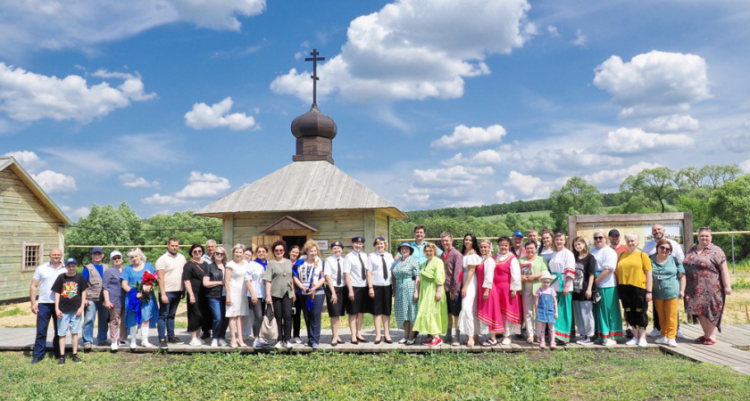 На 215-летний юбилей Загоскина у Михайловского редута гостям провели экскурсию