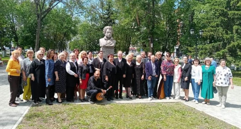 В Пензе в сквере Пушкина состоялся митинг, появященный 224-летию со дня рождения поэта