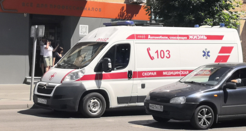 В Кузнецком районе после ДТП госпитализировали 62-летнего водителя "Лады Ларгус" 