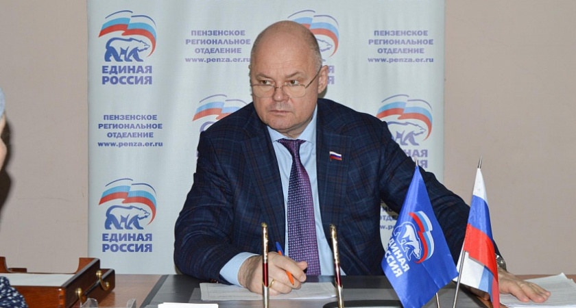 Председатель Заксобра Вадим Супиков помог с благоустройтвом территории на Ухтомского