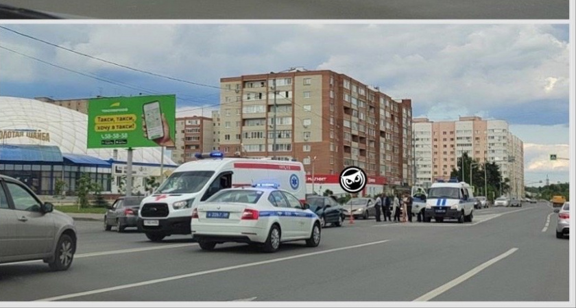 К месту ДТП на ГПЗ в Пензе приехала скорая помощь