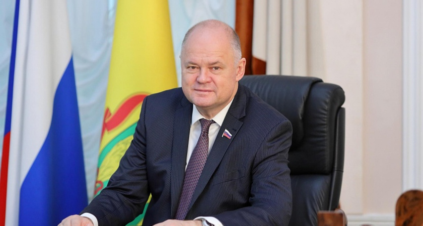 Пензенских соцработников поздравил депутат Заксобрания Вадим Супиков