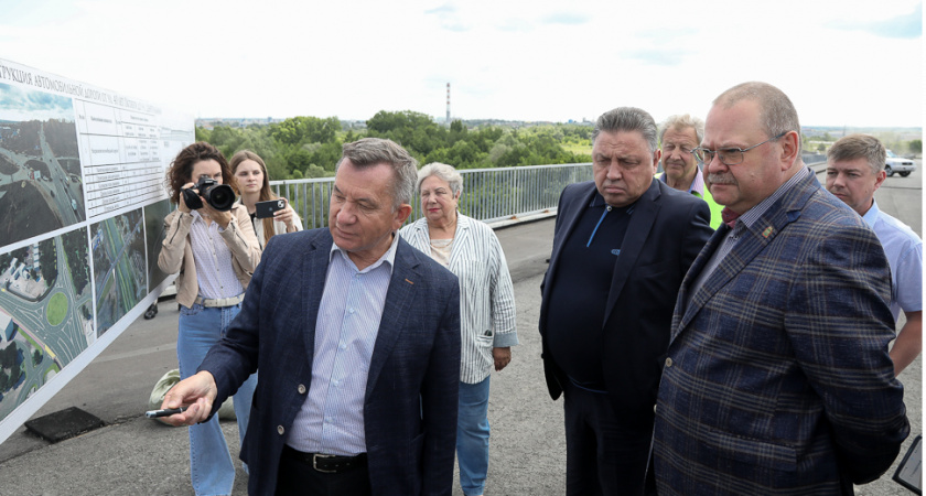 8 июня Тимченко и Мельниченко проверили ход строительства троллейбусного депо в Терновке