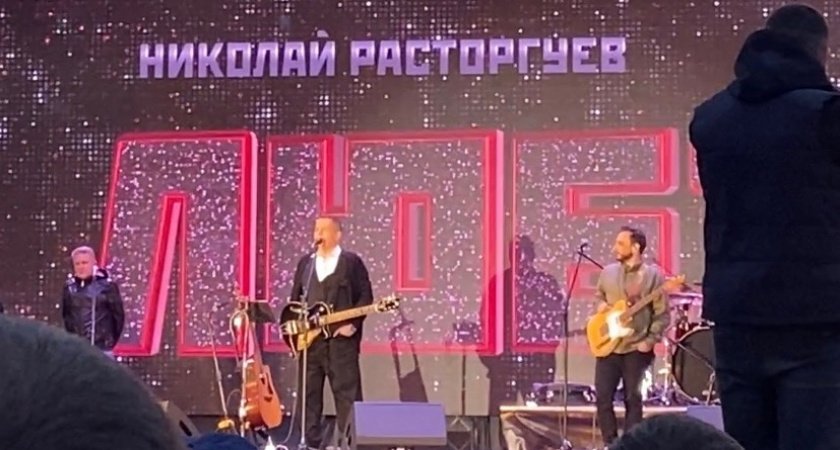 Николай Расторгуев и группа "Любэ" спели для пензенцев под открытым небом в День города