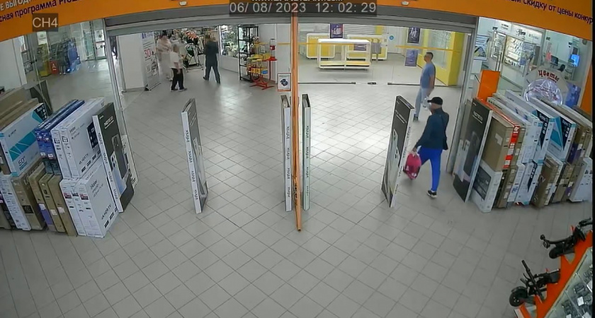 В Пензе мужчина специально пришел в магазин, чтобы совершить кражу колонок