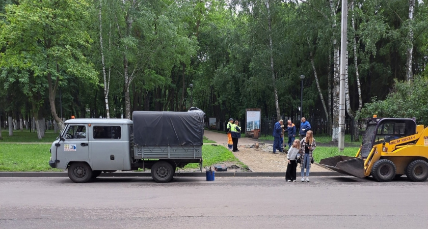 Пензенцы рискуют попасть под колеса, переходя дорогу на улице Одесской