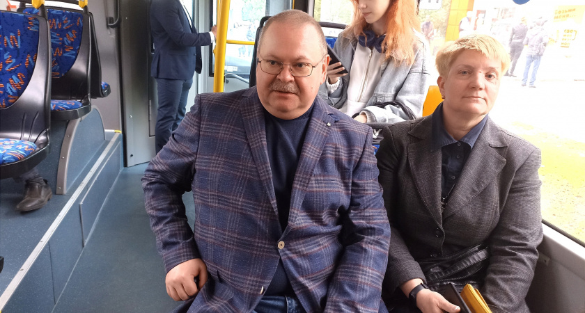 Олег Мельниченко прокатился на троллейбусе, из поступившей в Пензу новой партии 