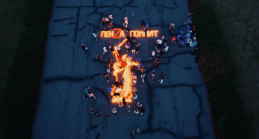 В Пензе с помощью свечей создали "Огненную картину"