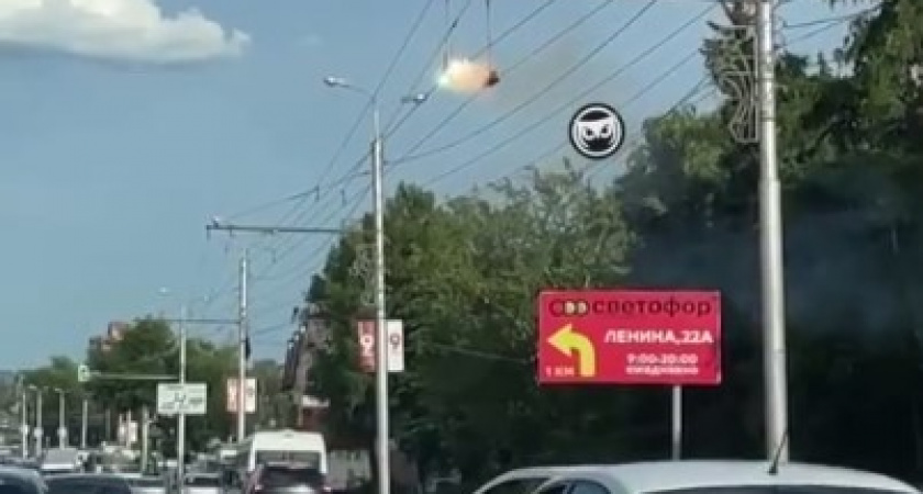 В Пензе на проспекте Победы загорелись провода
