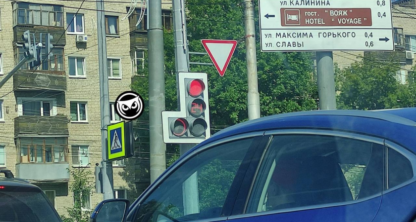 Пензенцам разъяснили, почему часть светофоров продолжают работать в ночное время