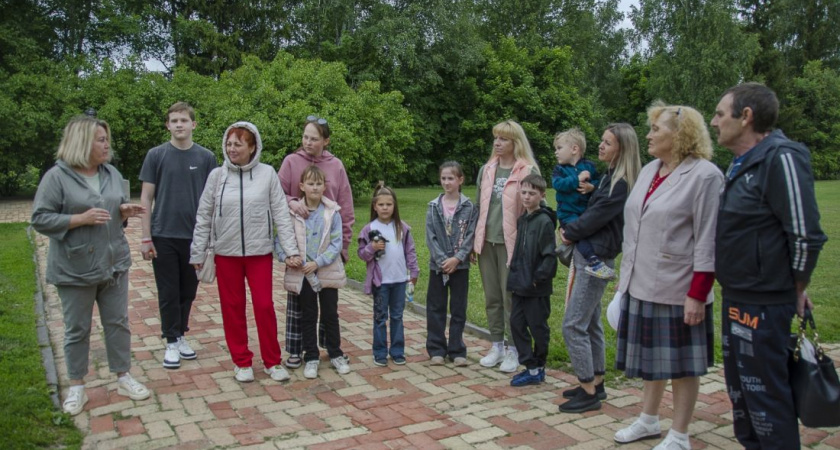 Переселенцы из Белгородской области полюбовались красотами музея-заповедника "Тарханы" 