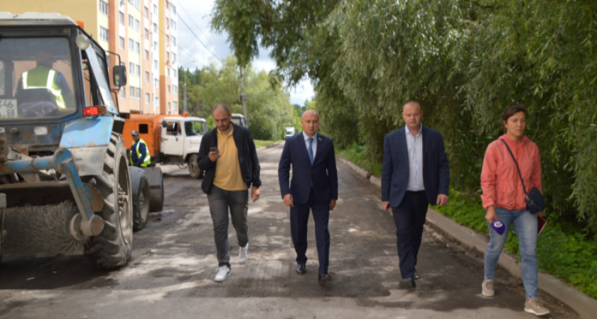 На улице Антонова отремонтируют более 1300 квадратных метров дороги 