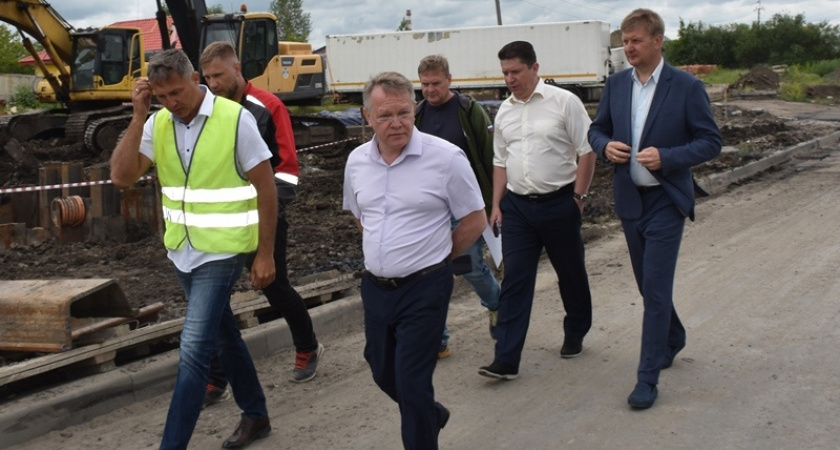 Басенко потребовал увеличить темпы работ на улице Рябова, чтобы успеть к 20 июля 