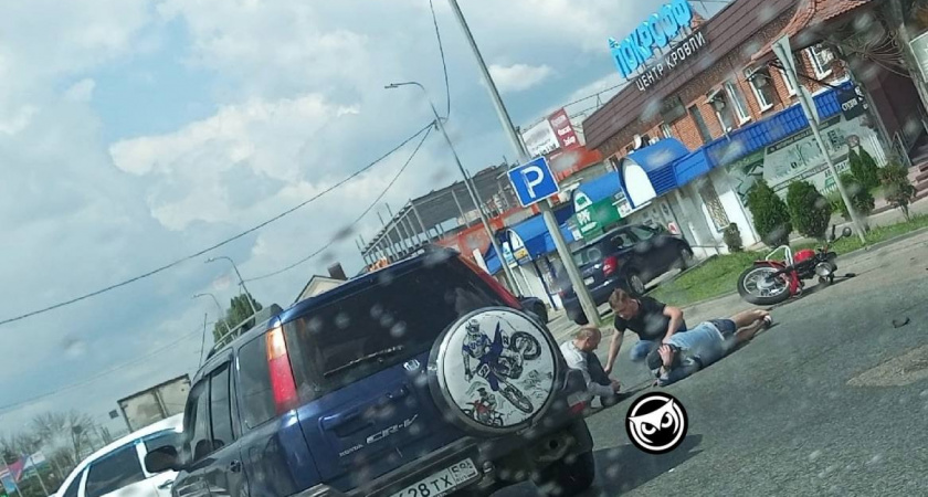 В Пензе на Измайлова столкнулись легковушка и мотоциклист