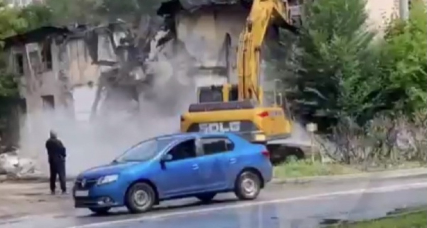 В Пензе на улице 9 Января снесли здание бывшего военкомата 