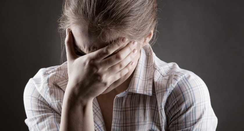 Мама 11-летнего ребенка в Пензе просит защитить ее от соседа, в авто которого он кинул мяч