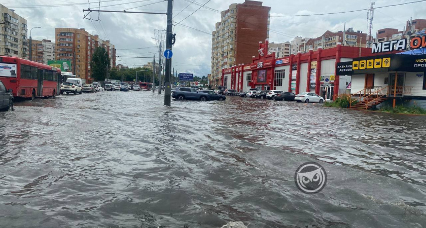 Пензенцам рассказали, почему после каждого дождя дороги и дворы уходят под воду