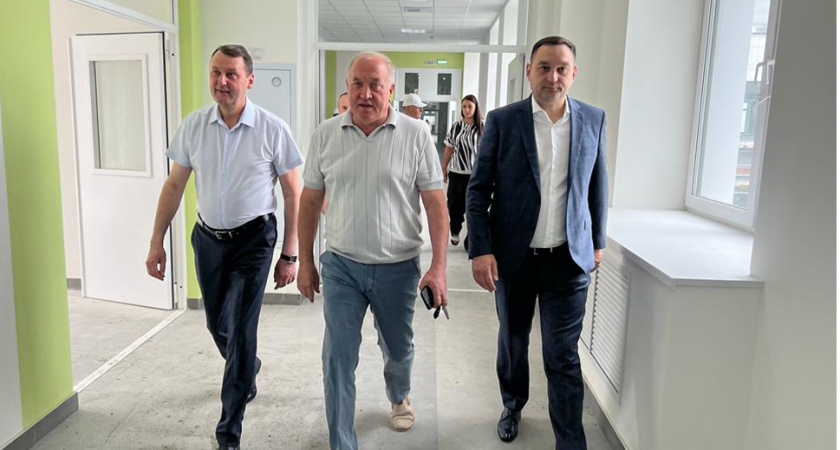 Ягов сообщил, что строительство крупнейшей школы в Поволжье заверешено на 90 процентов