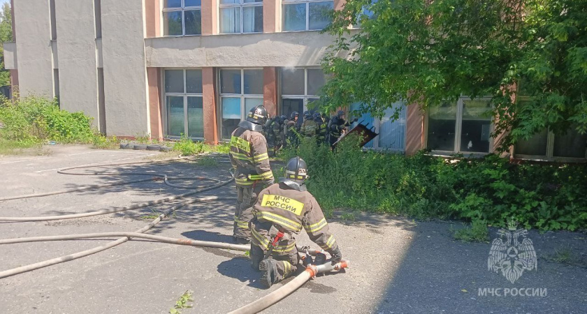 В Пензе загорелось административное здание на Ульяновской