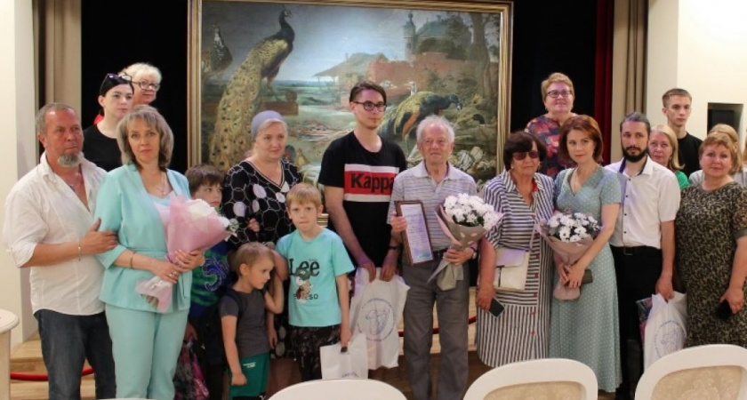 В преддверии дня Петра и Февронии пензенским семьям вручили медали "За любовь и верность" 