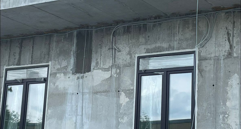 В Пензе на стройке со второго этажа упал 32-летний рабочий, который штукатурил стены