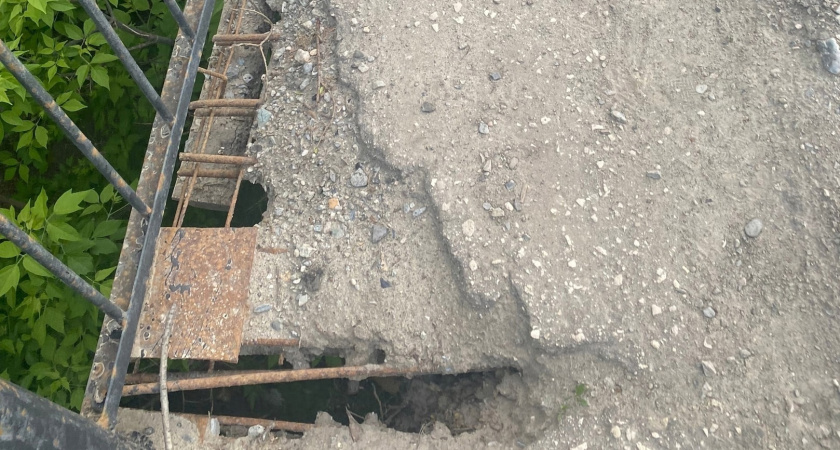 Края моста в селе Евлашево Кузнецкого района сыпятся на глазах