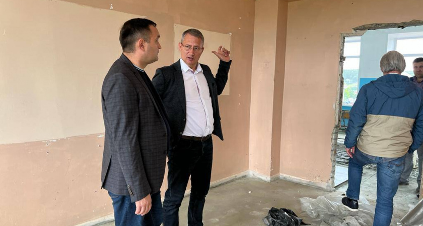 Комаров посетил школу в селе Посёлки, где должны отремонтировать школу к 1 сентября
