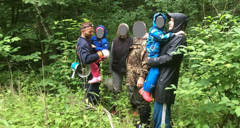 Заблудившейся в лесу семье с двумя детьми потребовалась помощь пензенских спасателей