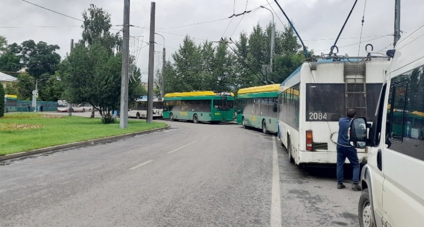 В Пензе проверили состояние конечных остановок общественного транспорта