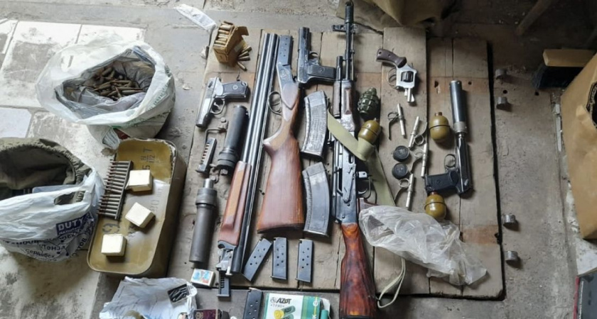Тайник с гранатами, оружием и боеприпасами нашли правоохранители в одном из гаражей Пензы