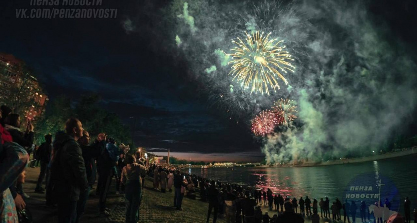 Мельниченко запретил запускать салюты и фейерверки, но с исключениями 