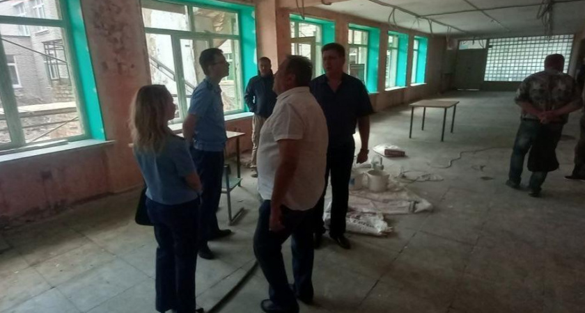 Прокуратура взяла на контроль ремонт школы №220 в Заречном, из-за выполненных 20 процентов