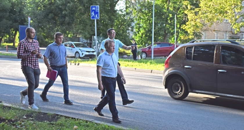 Мэр Пензы накажет "Горводоканал", если смотровые колодцы на дорогах на приведут в порядок 