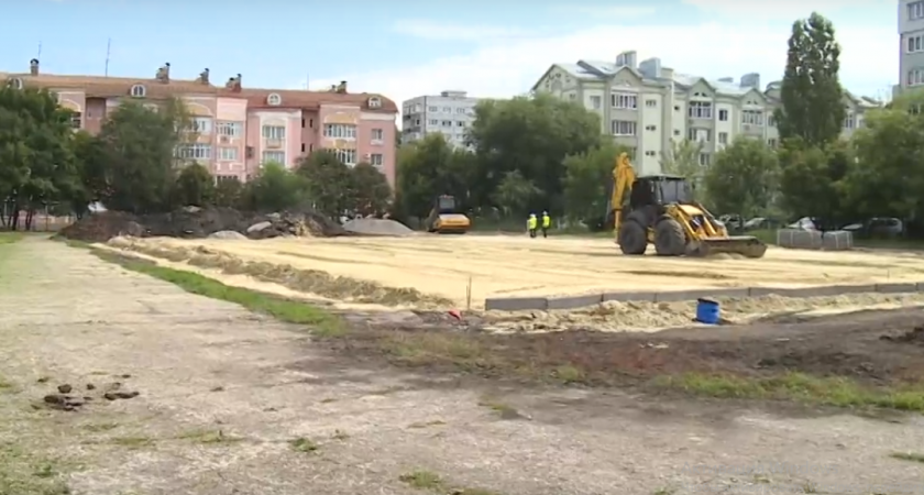 У школы №11 в Пензе устанавливают новую спортплощадку