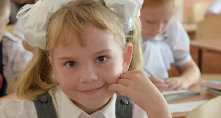 Ожидаемое решение: Перед началом учебного года дадут по 10000 рублей на каждого ребенка