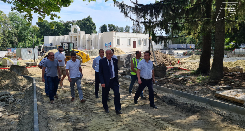 Николай Симонов оценил ход строительных работ в планетарии