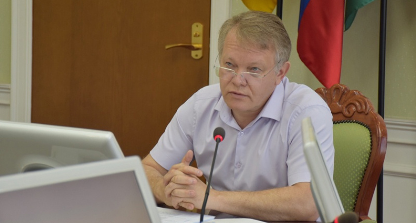 Басенко поручил найти работников на технику для уборки снега зимой в Пензе 