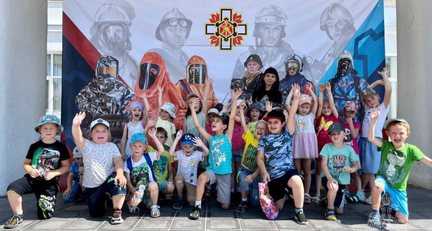 В Заречном сотрудники МЧС провели мероприятие "Пожарный - профессия героическая"