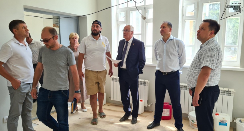 В пензенском планетарии начали стелить паркет