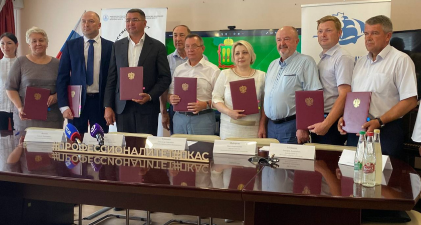 Состоялось подписание соглашения о создании кластера "Строительство и дорожное хозяйство"