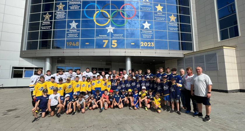 На фасаде «Дизель-арены» появилась «олимпийская панорама» с именами хоккеистов-земляков