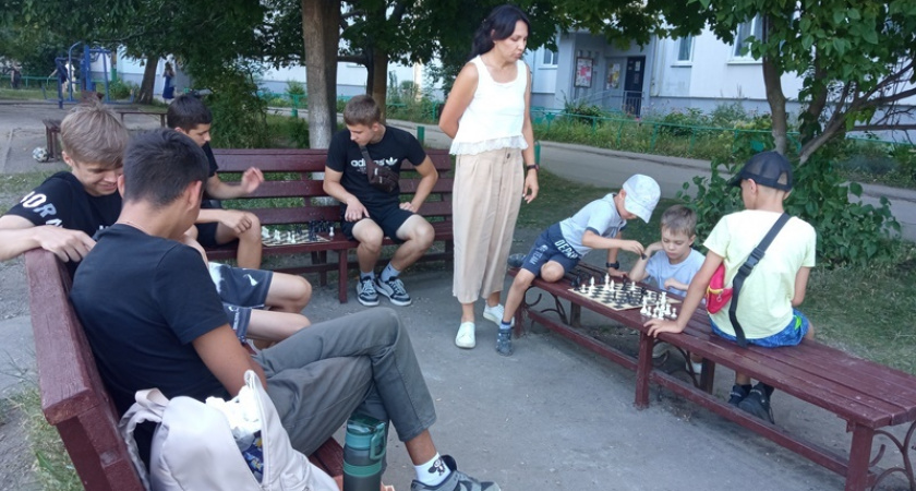 В Пензе на улице Терновского провели мастер-класс по шахматам 